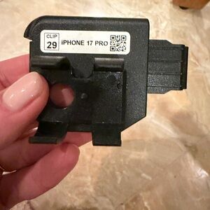 Inito iPhone 17 Pro Black Clip Accessory